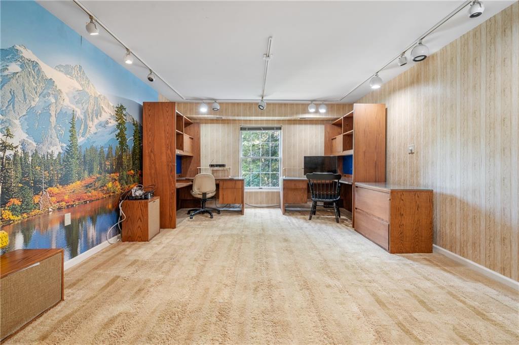 302 Fox Chapel Road, Unit 401 Pittsburgh, PA 15238 - Photo 13 of 25 a living room filled with furniture and a chandelier