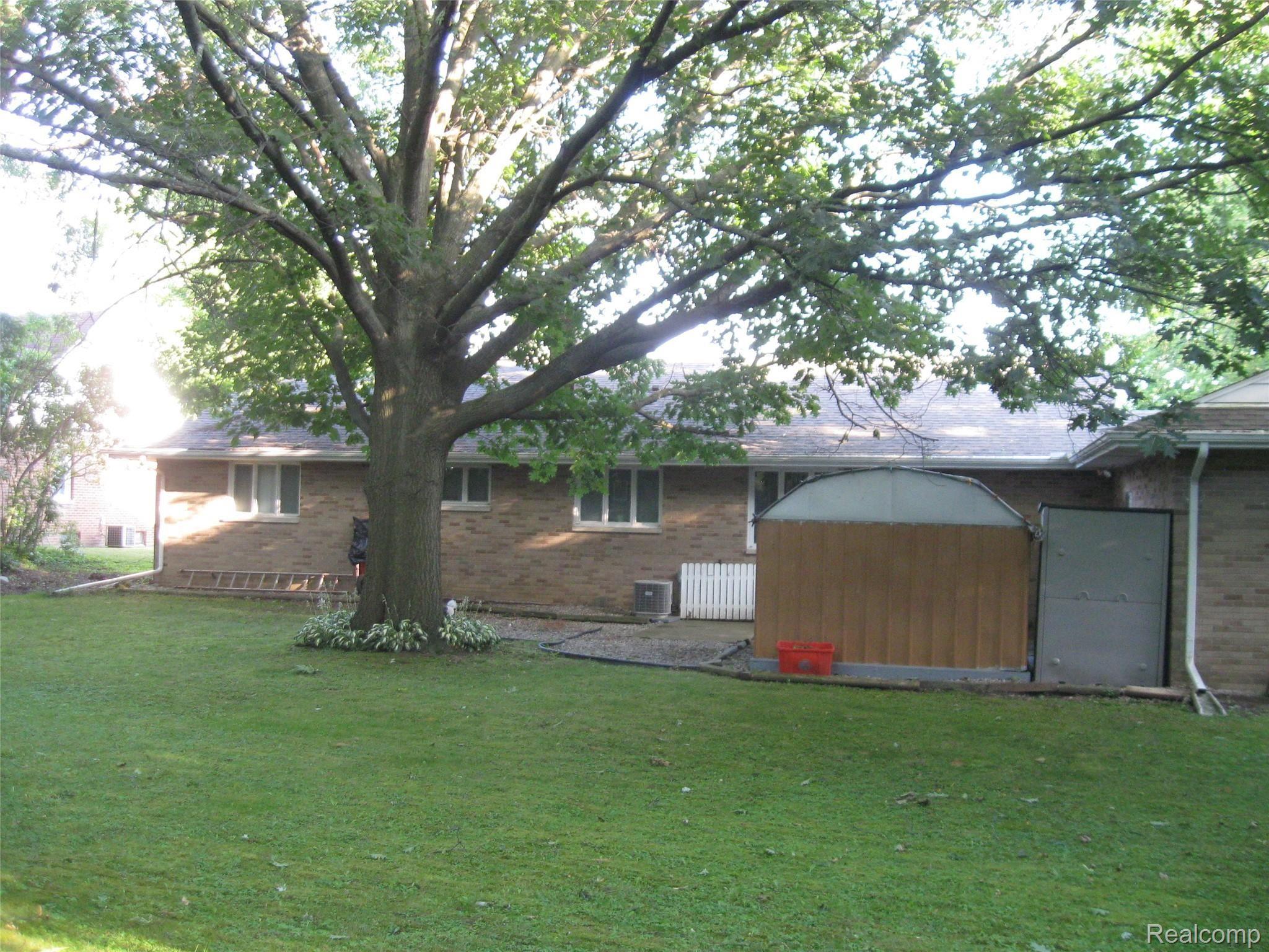 8196 Miller Road Swartz Creek, MI 48473 - Photo 2 of 35 IMG_5716.JPG