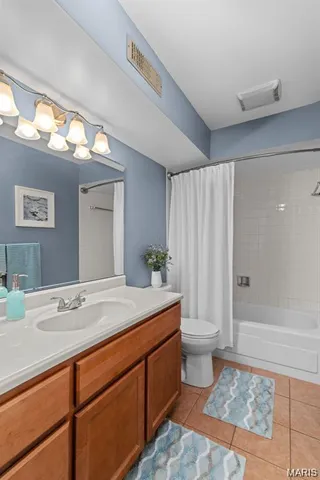 $3,200 | 964 Claytonbrook Drive, Unit 1C, Ballwin, MO 63011