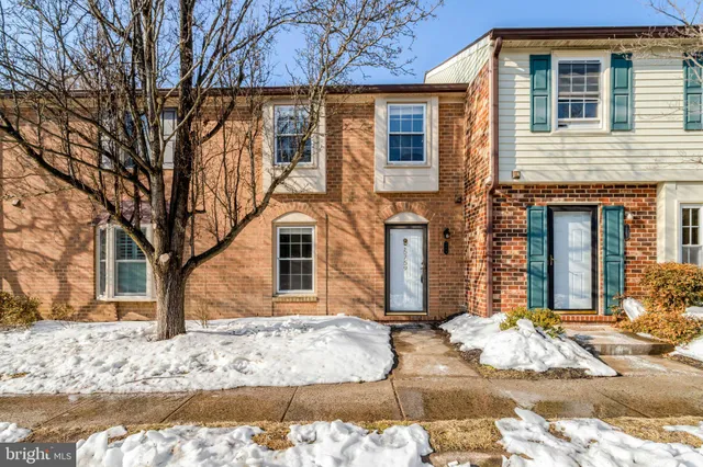 $2,600 | 5759 Independence Circle, Unit 5759, Alexandria, VA 22312