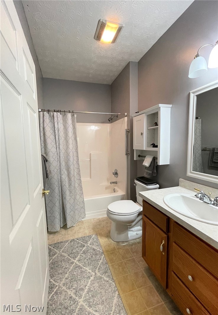1215 Spring Ridge Circle Alliance, OH 44601 - Photo 7 of 18 Gallery Image 7