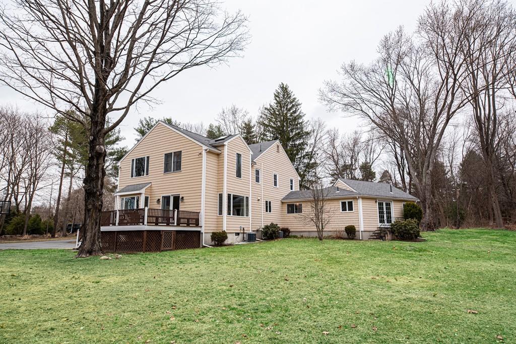 11 Kings Grant Road Weston, MA 02493 - Photo 2 of 17 Gallery Image 2