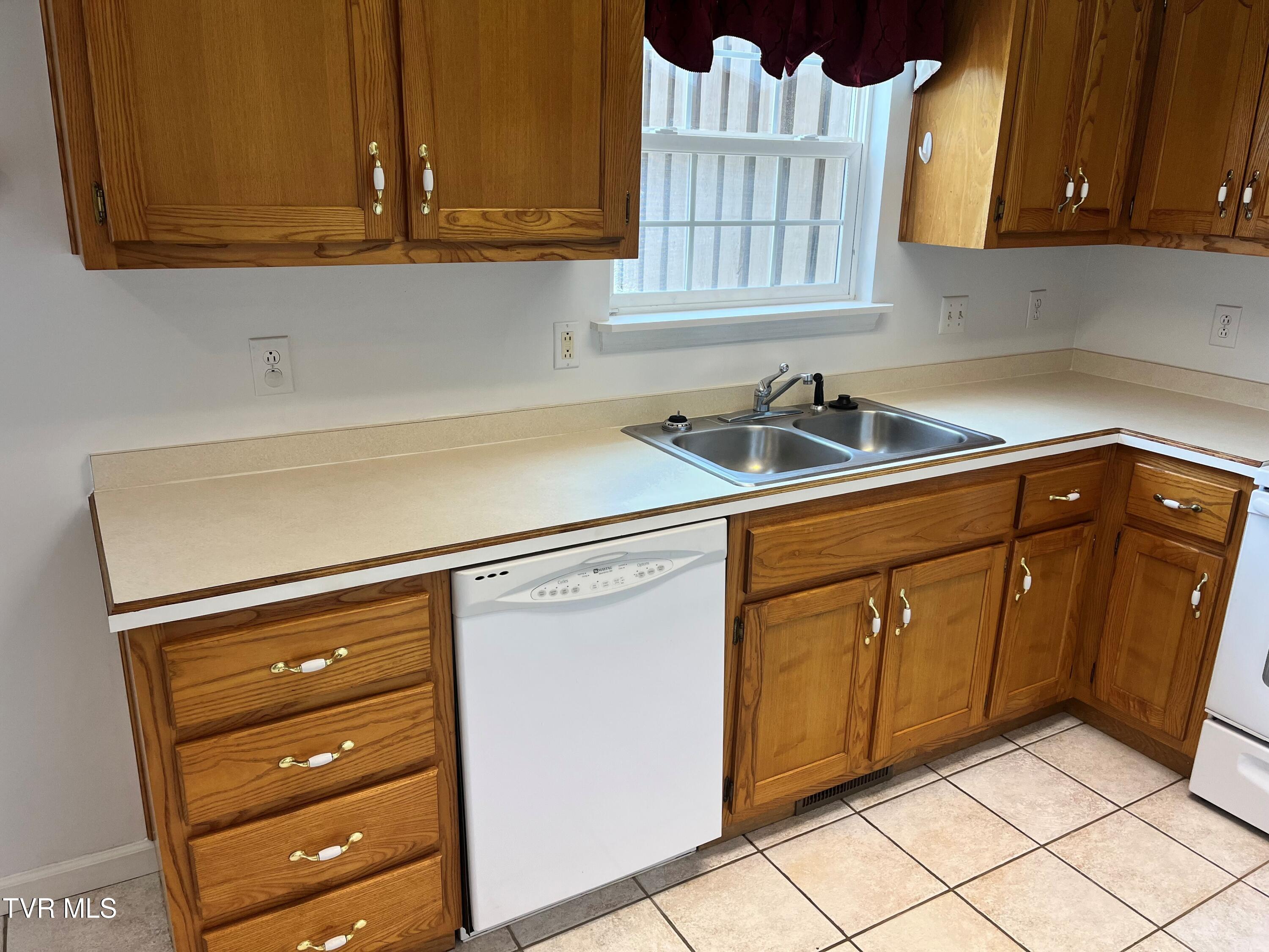 22 Pepper Ridge Court, Unit 22 Johnson City, TN 37615 - Photo 12 of 42 Lm47