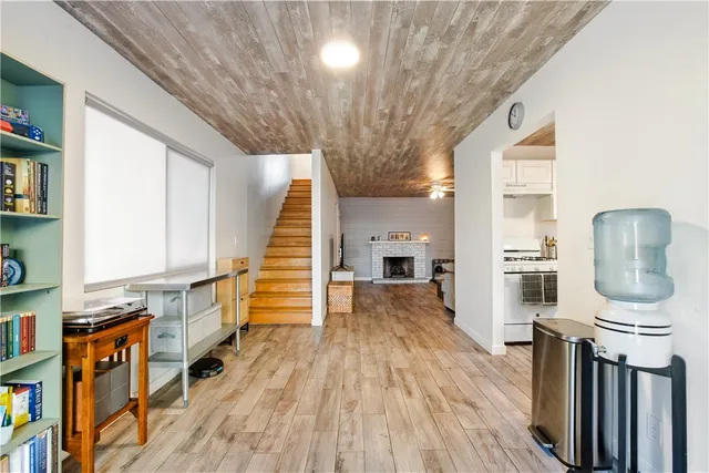 $750,000 | 207 East Morningside Street, Long Beach, CA 90805