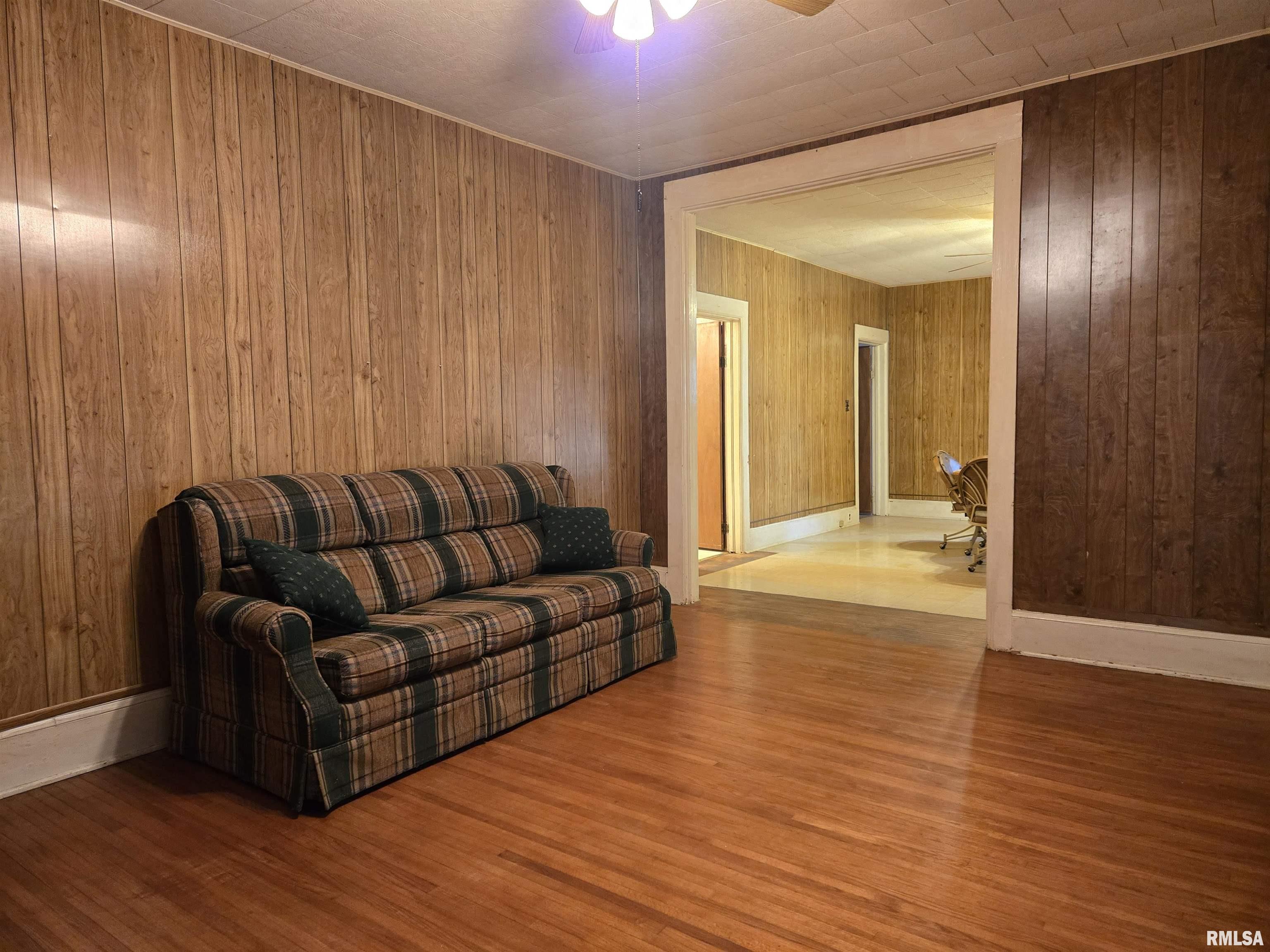 30 North Adams Street Carthage, IL 62321 - Photo 4 of 22