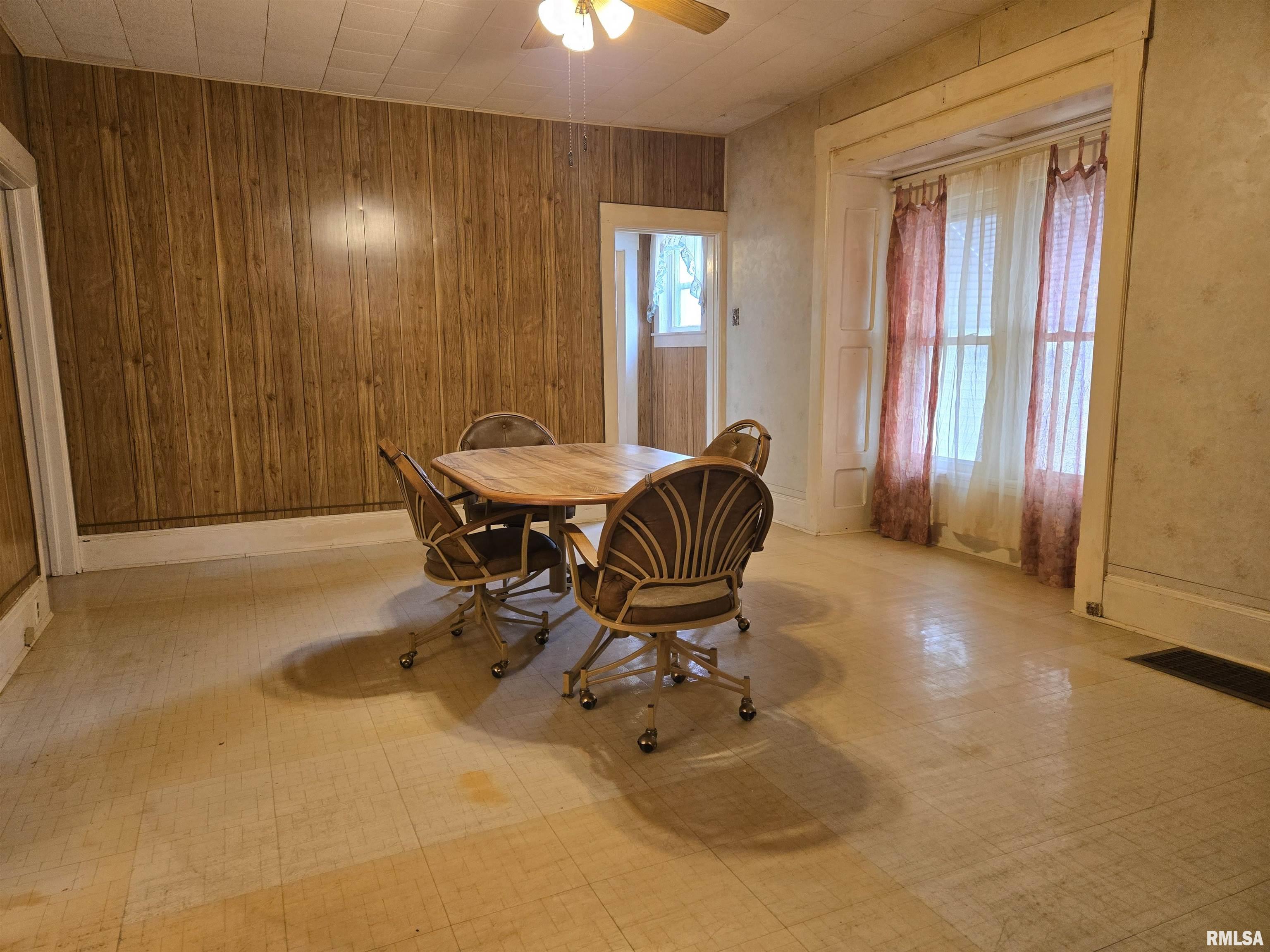 30 North Adams Street Carthage, IL 62321 - Photo 6 of 22