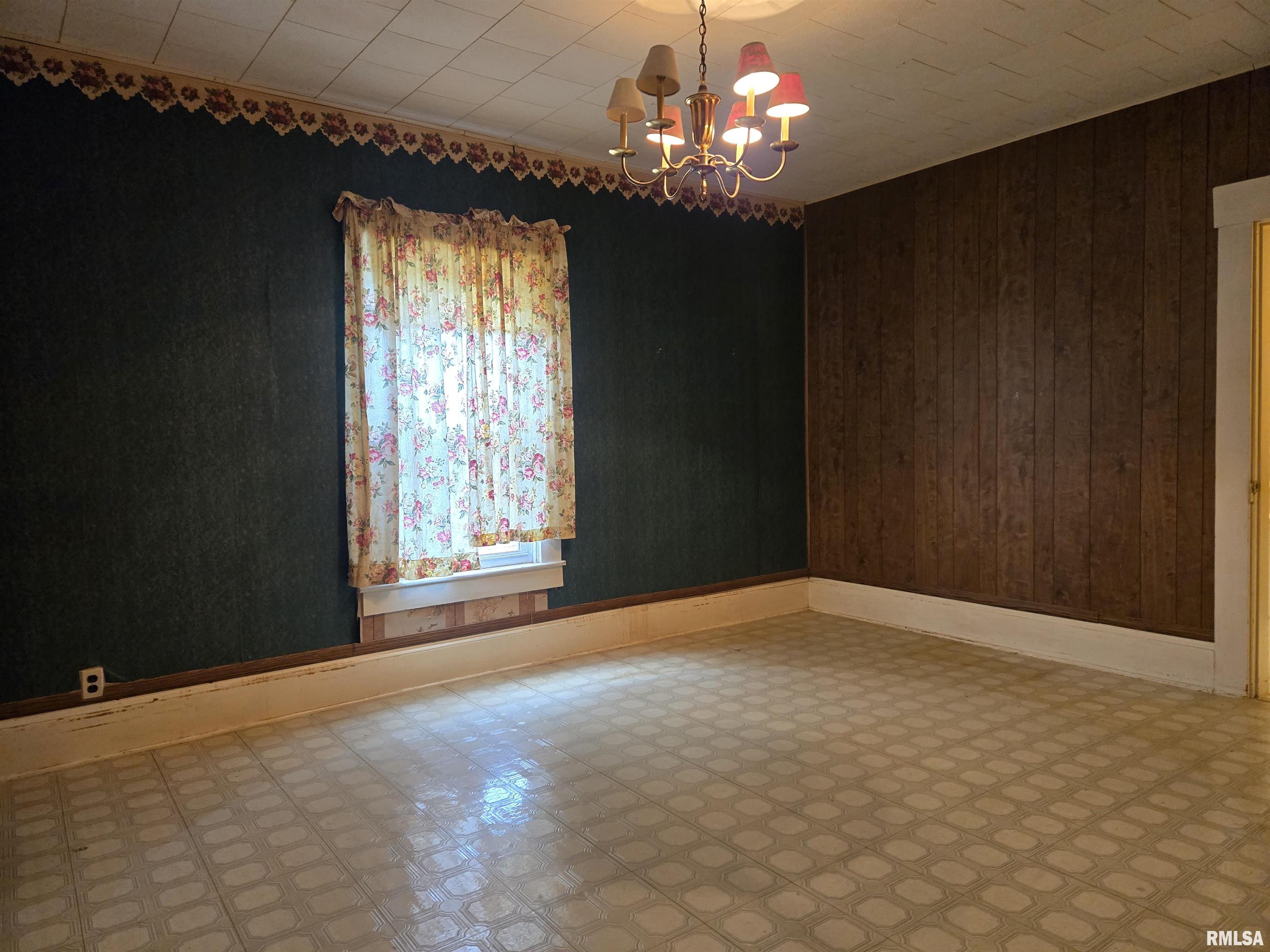 30 North Adams Street Carthage, IL 62321 - Photo 8 of 22