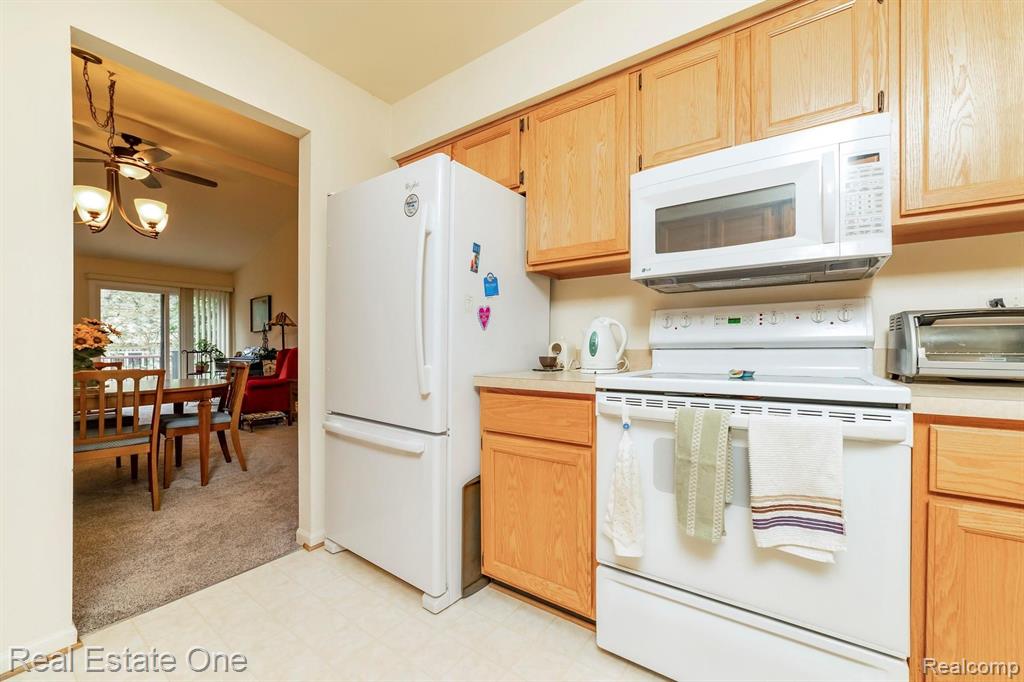 2126 London Bridge Drive Rochester Hills, MI 48307 - Photo 10 of 27