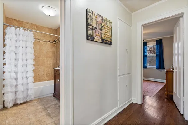 $274,900 | 9542 South Campbell Avenue, Evergreen Park, IL 60805