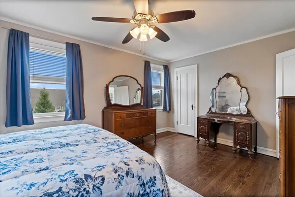 $274,900 | 9542 South Campbell Avenue, Evergreen Park, IL 60805