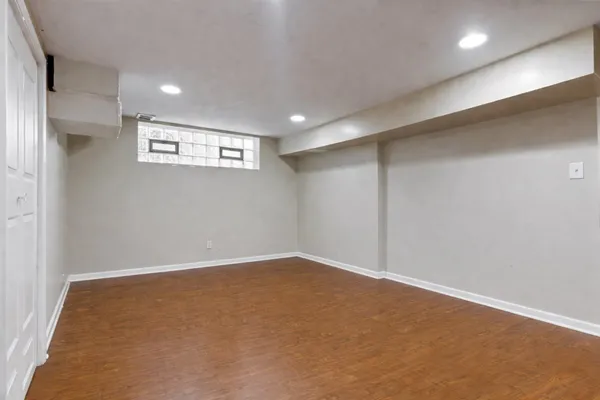 $274,900 | 9542 South Campbell Avenue, Evergreen Park, IL 60805