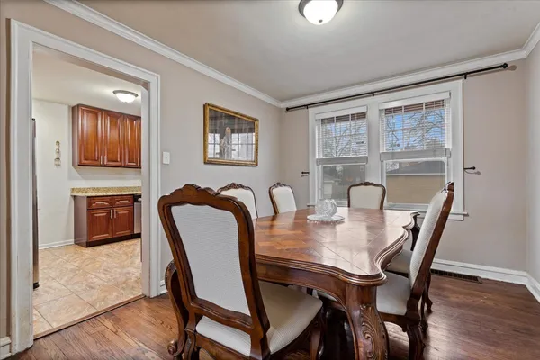 $274,900 | 9542 South Campbell Avenue, Evergreen Park, IL 60805