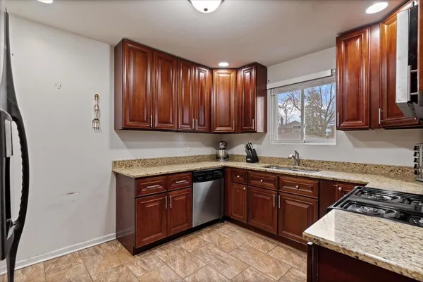 $274,900 | 9542 South Campbell Avenue, Evergreen Park, IL 60805