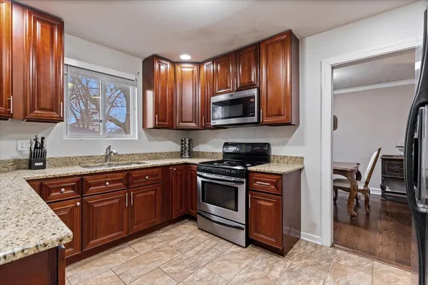 $274,900 | 9542 South Campbell Avenue, Evergreen Park, IL 60805