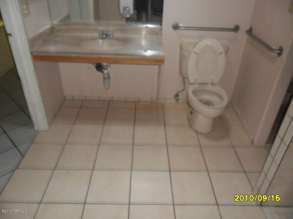 7736 East Tanque Verde Road Tucson, AZ 85715 - Photo 8 of 8