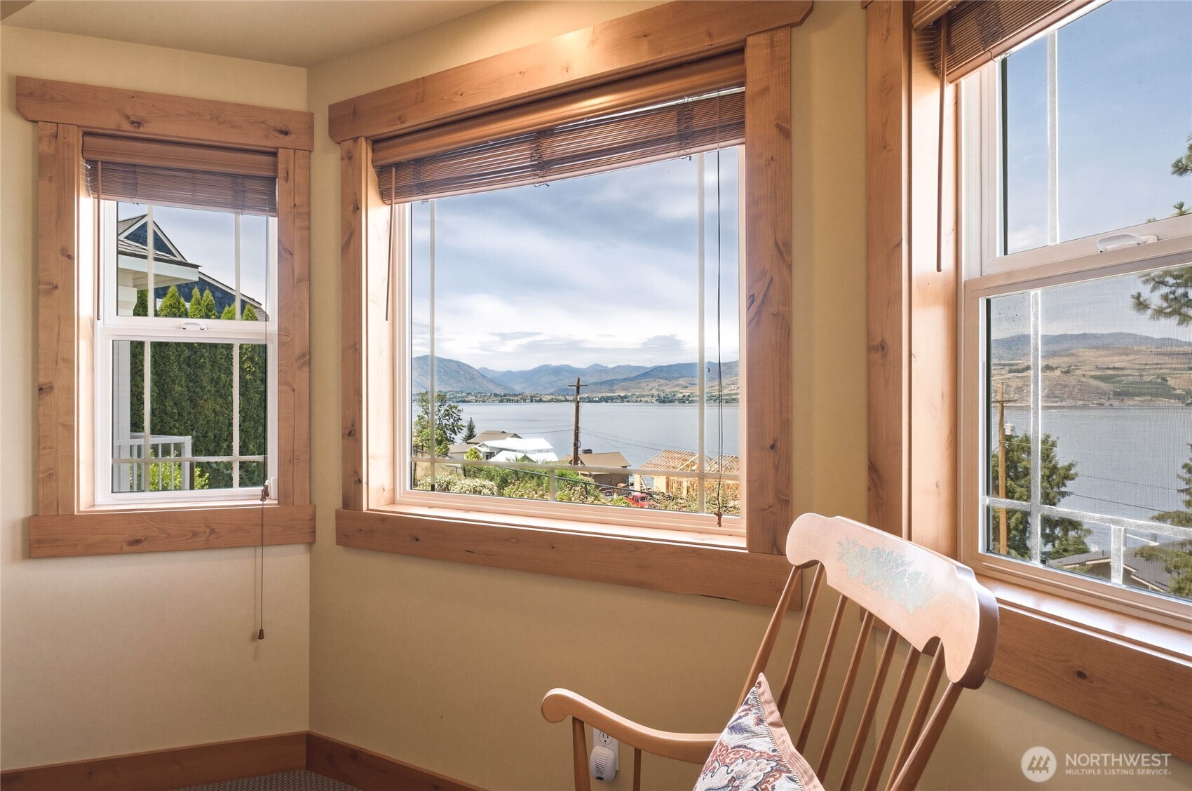 915 South Lakeshore Road Chelan, WA 98816 - Photo 33 of 40