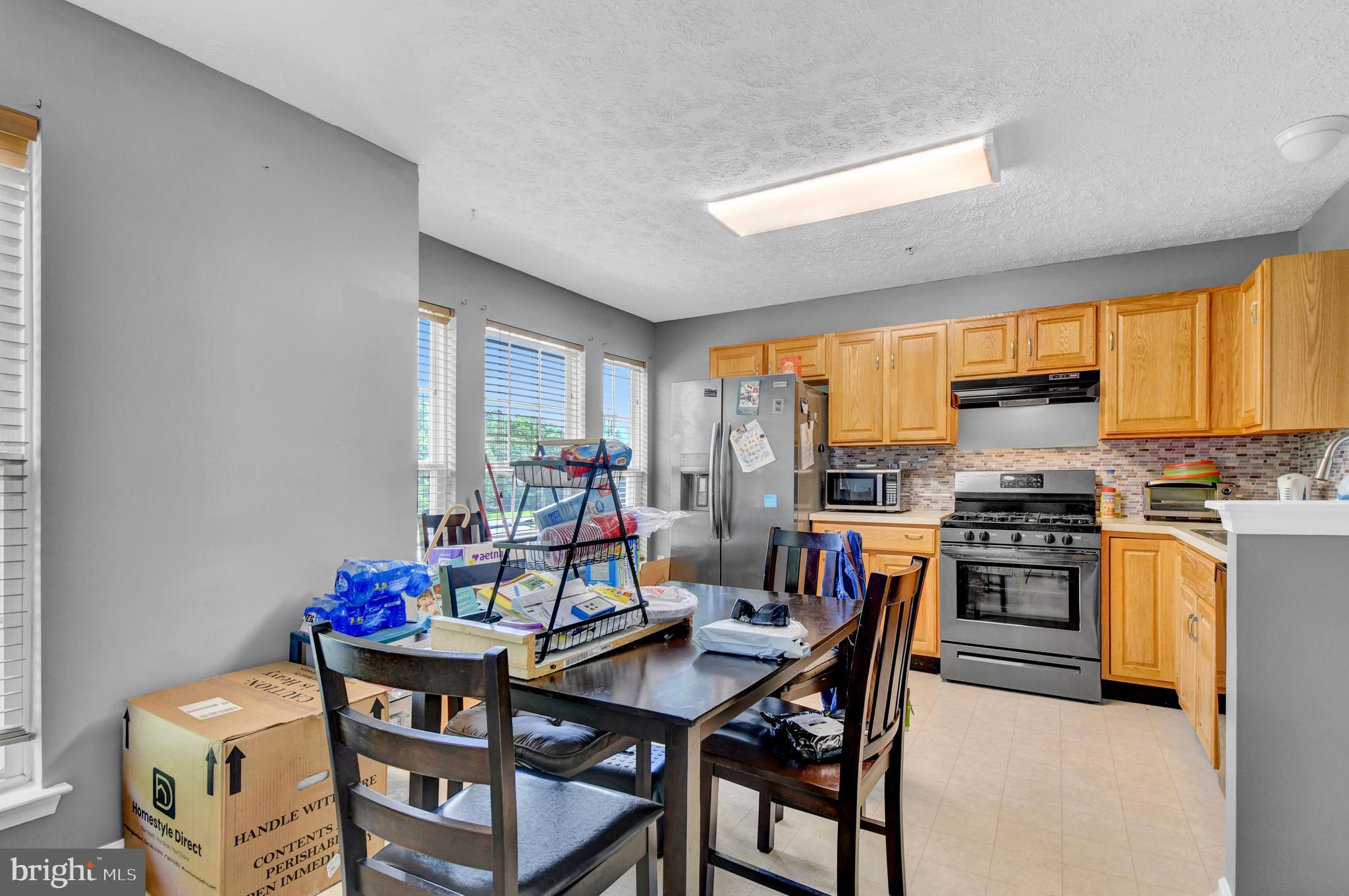 Eat-in Kitchen