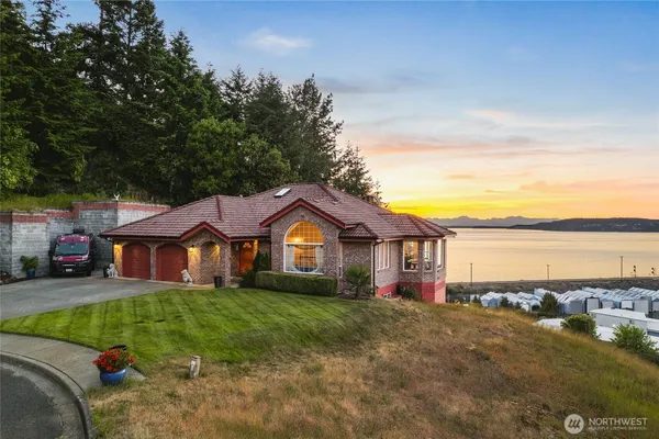$1,050,000 | 2781 Chambers Point Court, Steilacoom, WA 98388