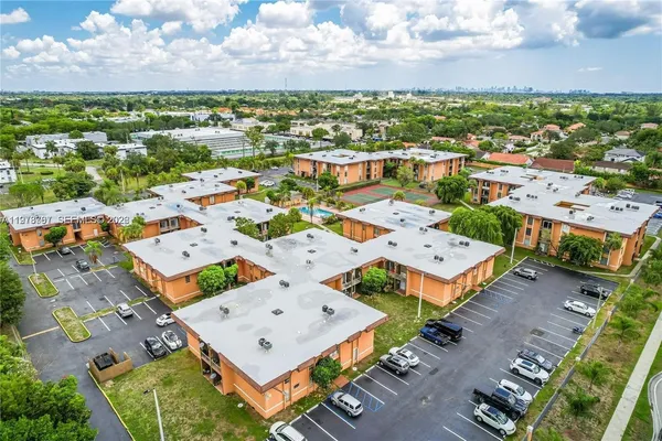 $2,250 | 9487 Southwest 76th Street, Unit M8, Miami, FL 33173