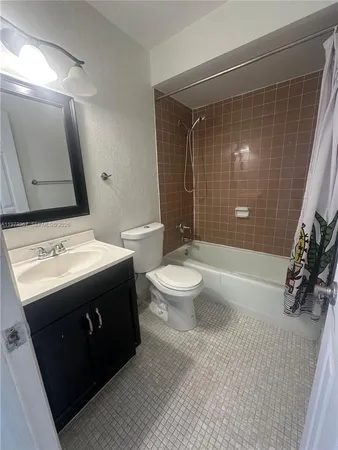 $2,250 | 9487 Southwest 76th Street, Unit M8, Miami, FL 33173