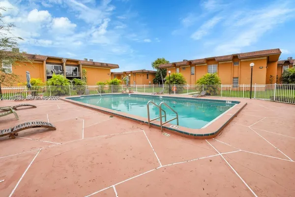 $2,250 | 9487 Southwest 76th Street, Unit M8, Miami, FL 33173