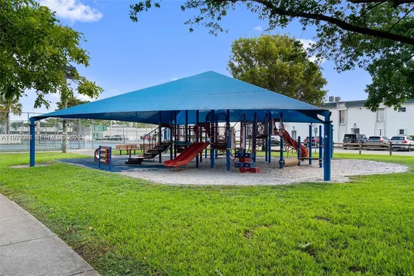 $2,250 | 9487 Southwest 76th Street, Unit M8, Miami, FL 33173