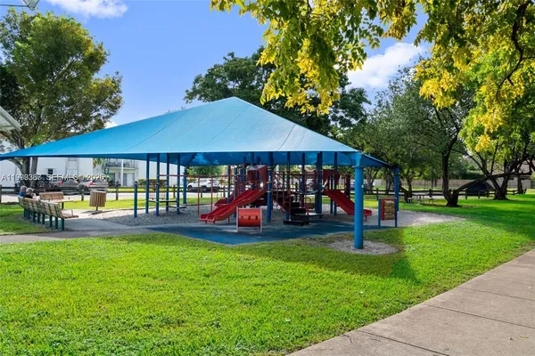 $2,250 | 9487 Southwest 76th Street, Unit M8, Miami, FL 33173