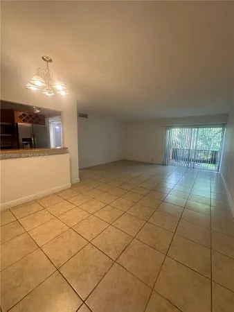 $2,250 | 9487 Southwest 76th Street, Unit M8, Miami, FL 33173