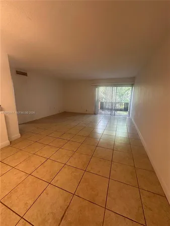 $2,250 | 9487 Southwest 76th Street, Unit M8, Miami, FL 33173