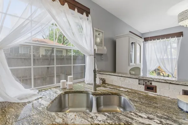 $370,000 | 313 Georgian Oak Court, Lake Dallas, TX 75065
