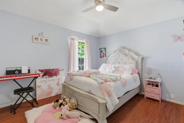 $370,000 | 313 Georgian Oak Court, Lake Dallas, TX 75065