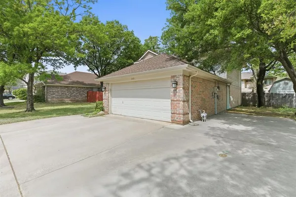 $370,000 | 313 Georgian Oak Court, Lake Dallas, TX 75065