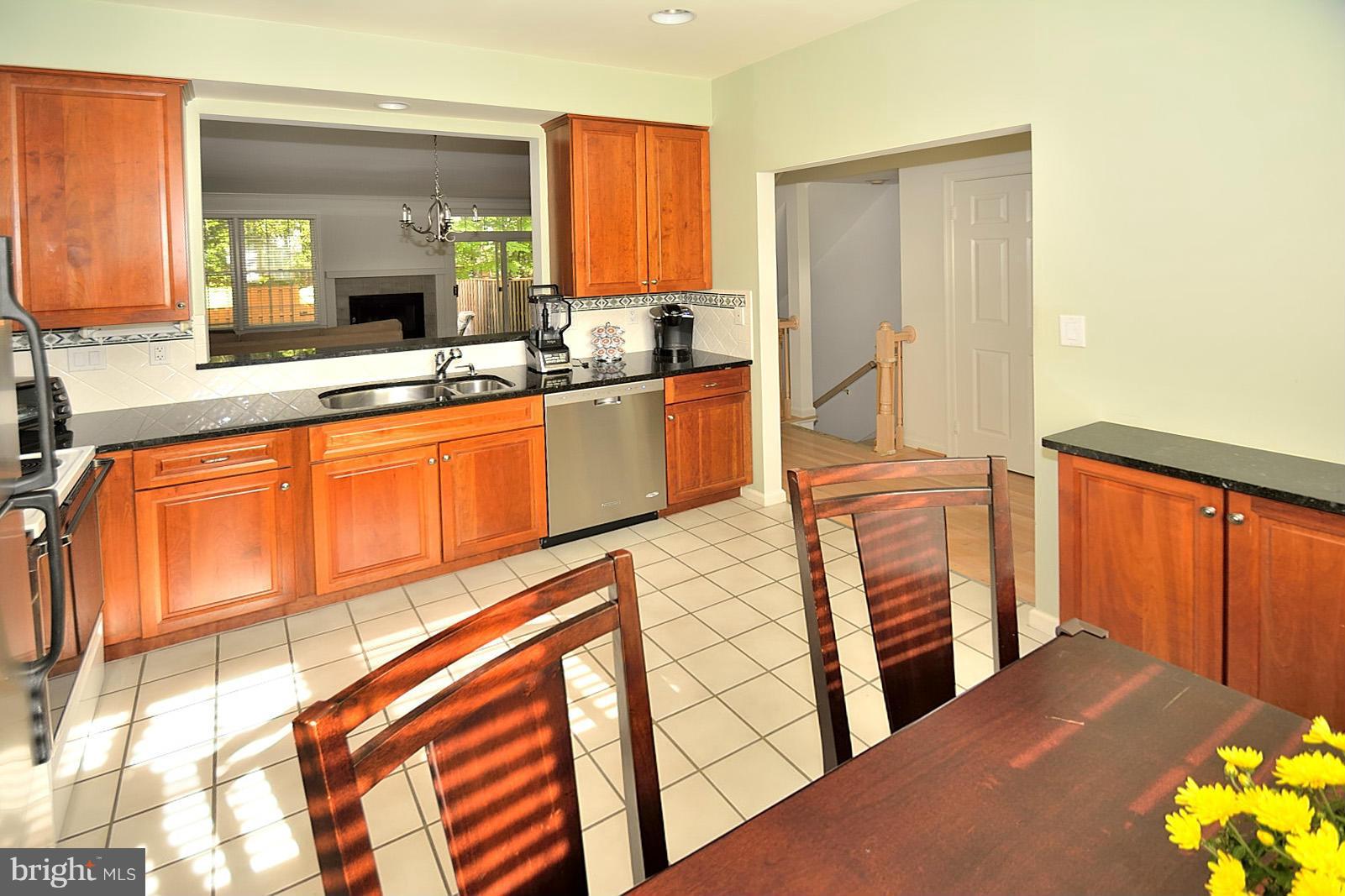 11298 Fairwind Way Reston, VA 20190 - Photo 13 of 30 Kitchen