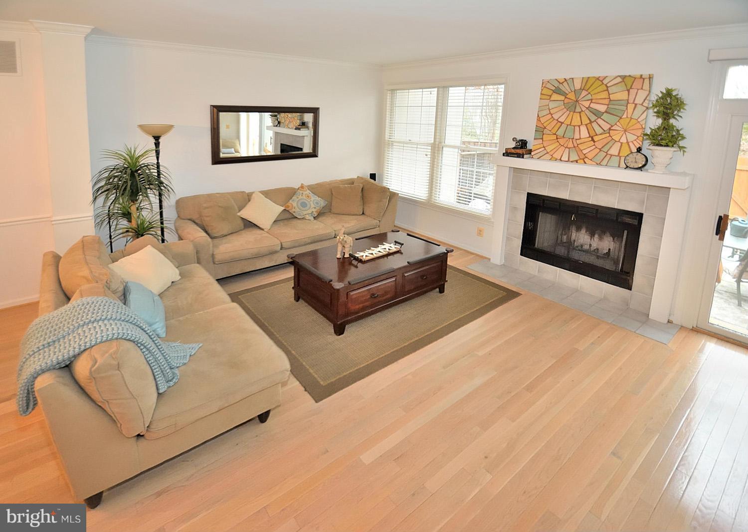 11298 Fairwind Way Reston, VA 20190 - Photo 3 of 30 Living Room