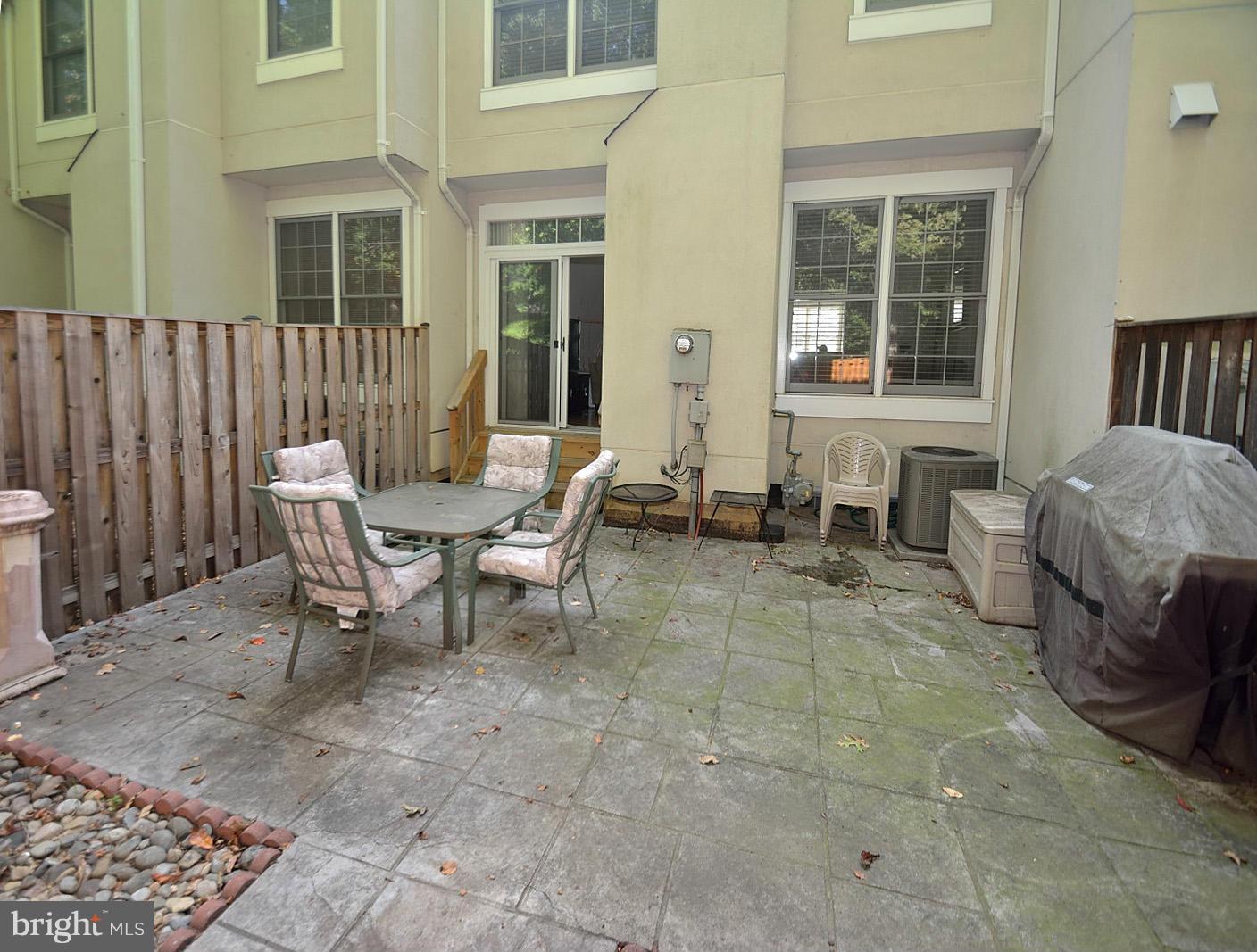 11298 Fairwind Way Reston, VA 20190 - Photo 27 of 30 Exterior (Rear)
