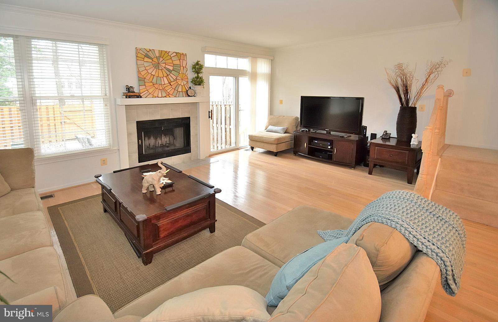 11298 Fairwind Way Reston, VA 20190 - Photo 4 of 30 Living Room