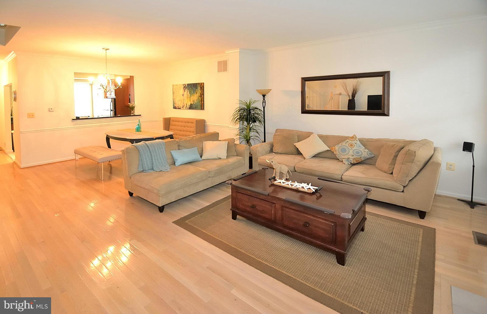 11298 Fairwind Way Reston, VA 20190 - Photo 6 of 30 Living Room