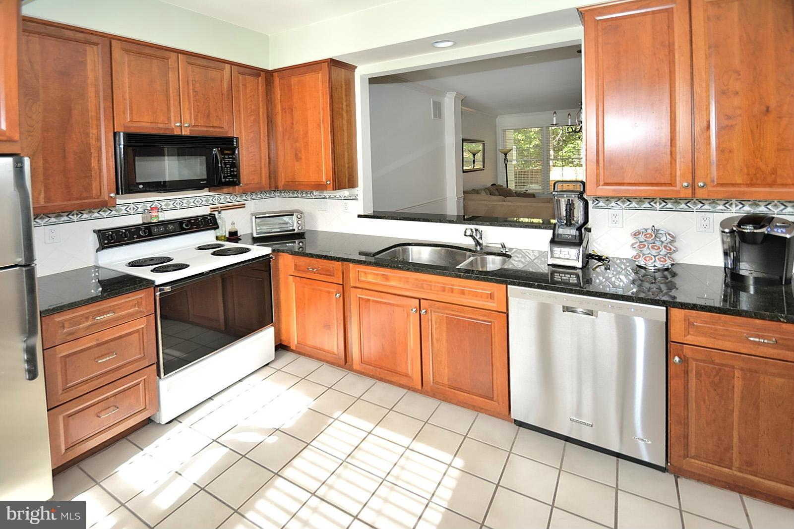11298 Fairwind Way Reston, VA 20190 - Photo 10 of 30 Kitchen