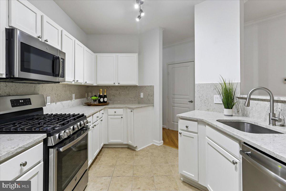12000 Market Street, Unit 248 Reston, VA 20190 - Photo 5 of 63