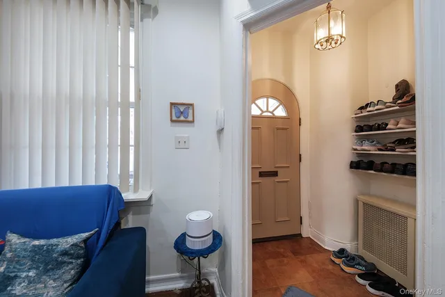 a view of a livingroom with furniture