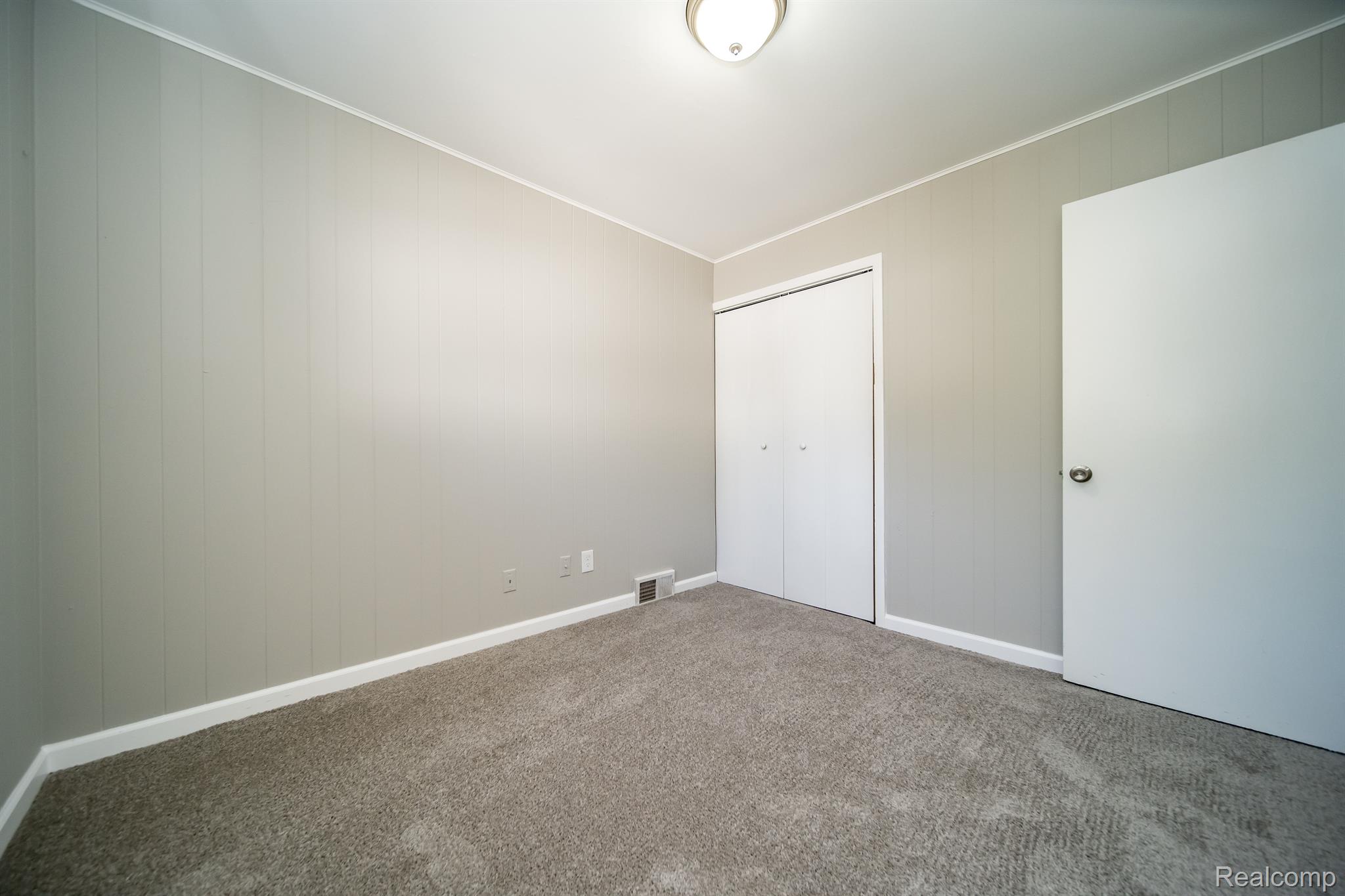 8233 Stephens Road Center Line, MI 48015 - Photo 41 of 48 Gallery Image 41