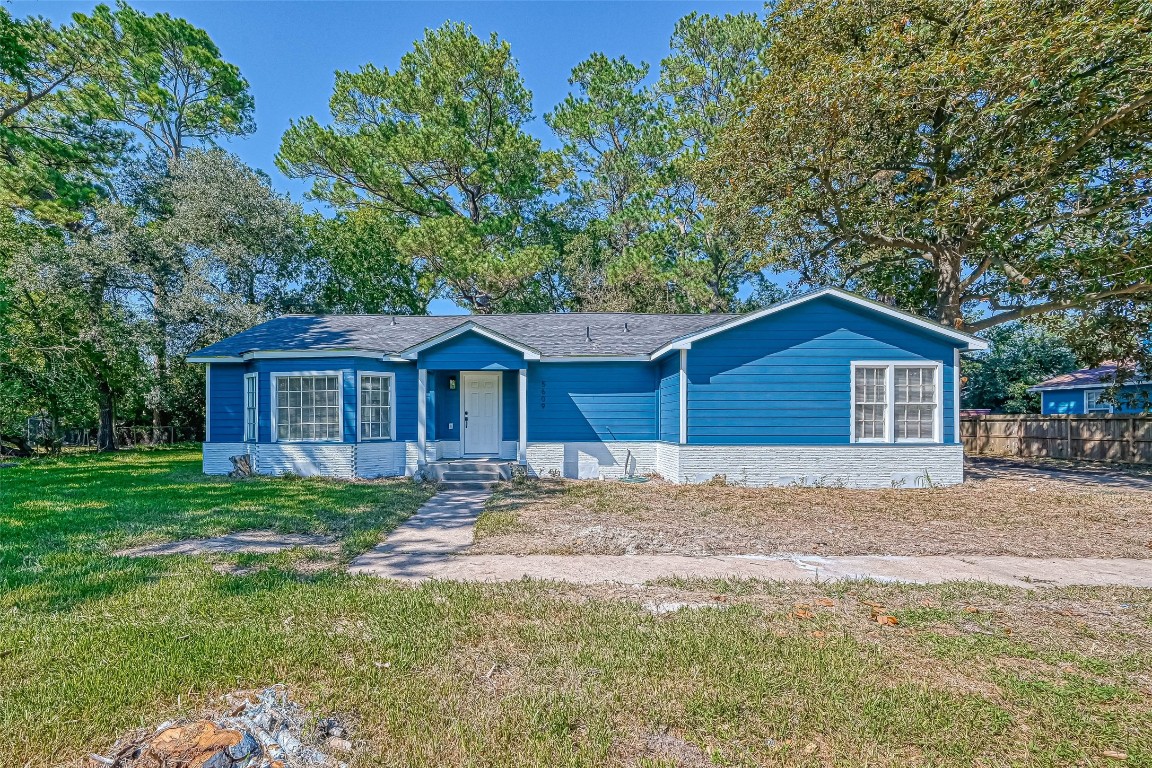 5609 Denmark Street Houston, TX 77028 - Photo 2 of 12
