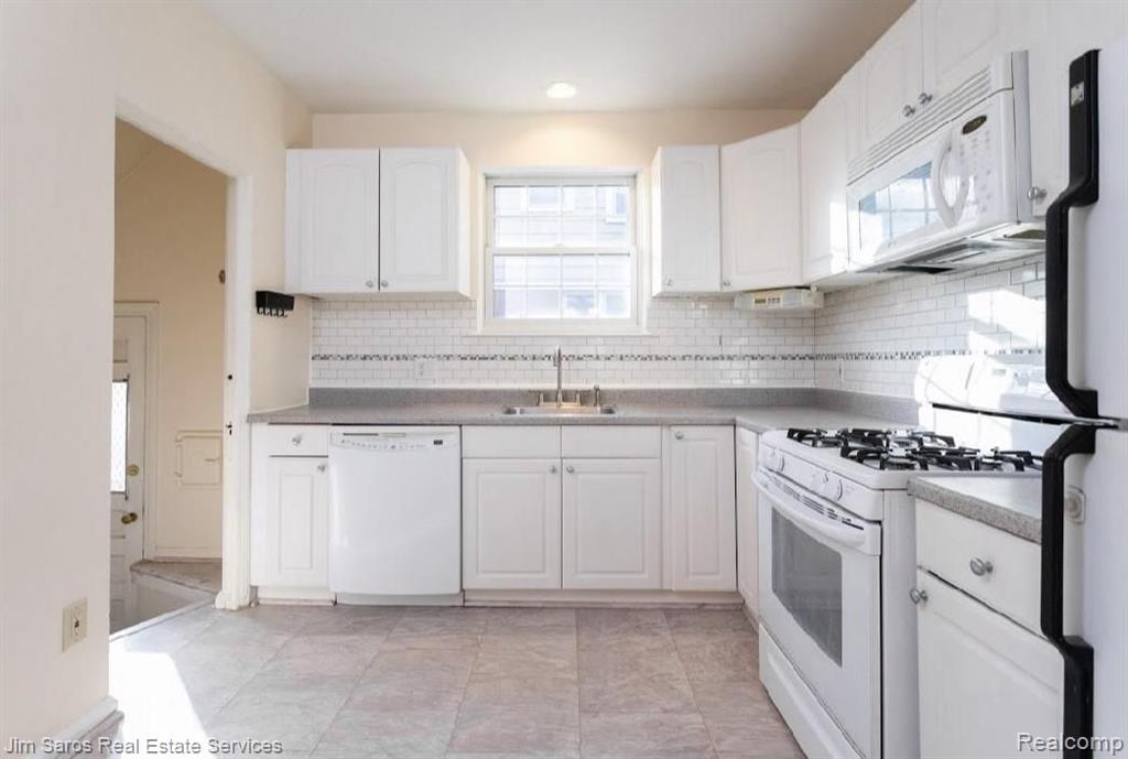 899 Rivard Boulevard Grosse Pointe, MI 48230 - Photo 4 of 8