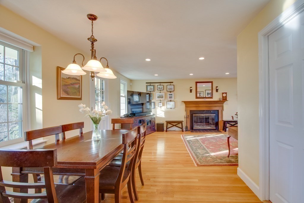 38 Rolling Lane Dover, MA 02030 - Photo 4 of 37