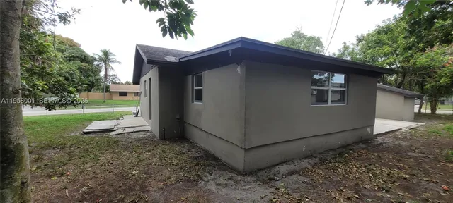 $2,500 | 1642 44th Street, West Palm Beach, FL 33407