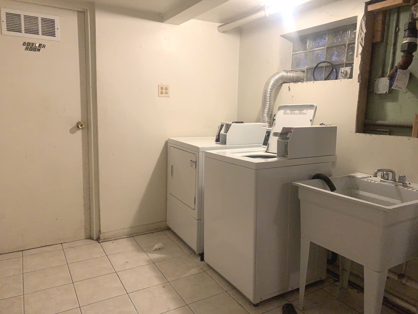4347 West 63rd Street, Unit 2A Chicago, IL 60629 - Photo 14 of 15 a utility room with dryer and washer