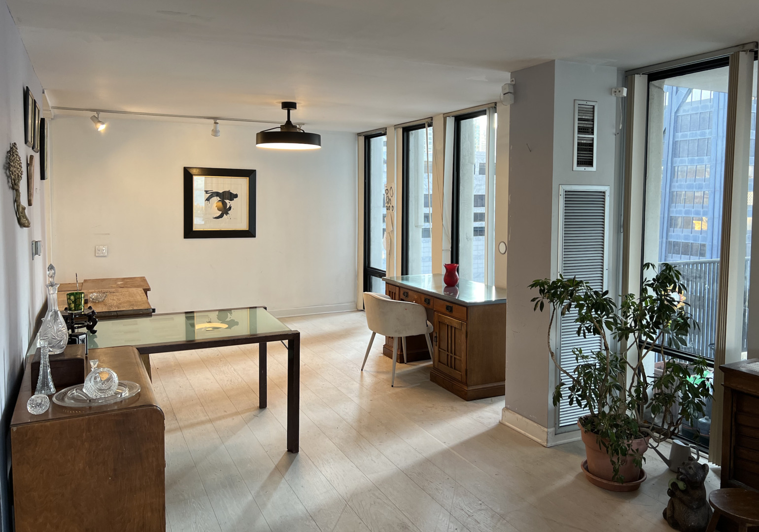 200 East Delaware Place, Unit 19A Chicago, IL 60611 - Photo 9 of 17 a living room with furniture and a potted plant