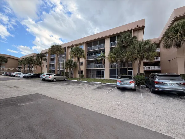 $220,000 | 17000 Northwest 67th Avenue, Unit 115, Hialeah, FL 33015