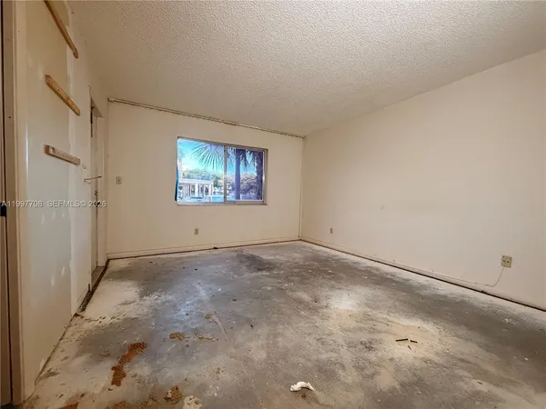 $220,000 | 17000 Northwest 67th Avenue, Unit 115, Hialeah, FL 33015