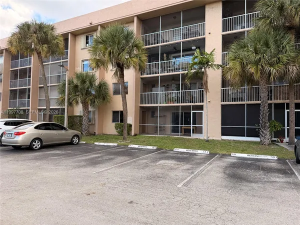 $220,000 | 17000 Northwest 67th Avenue, Unit 115, Hialeah, FL 33015